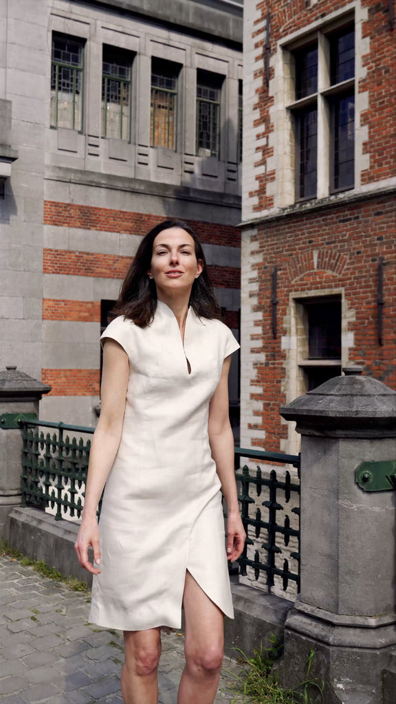 Julia fitted dress with structured collar and extended cap sleeves in linen arroz