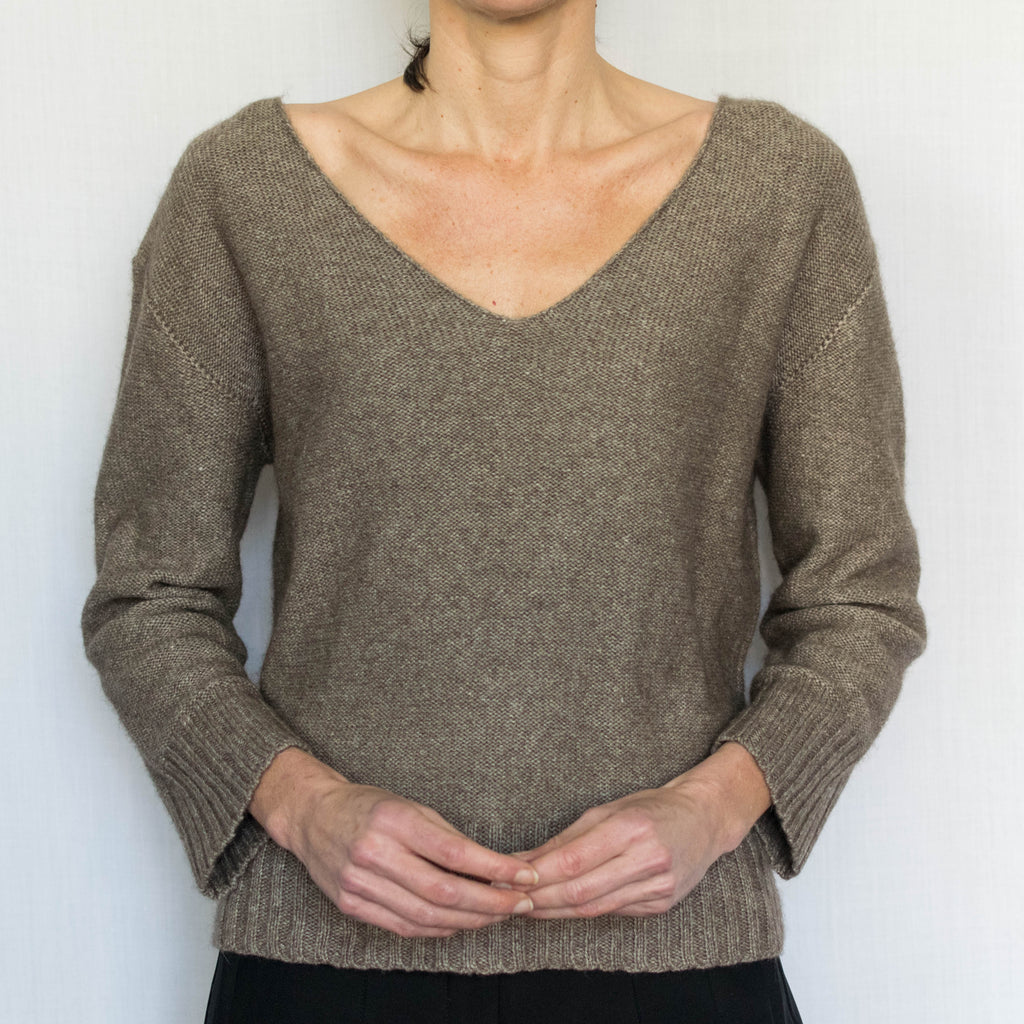 Angelian V-neck sweater in yak-cashmere blend with 3/4 sleeves and dropped shoulders