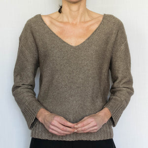 Angelian V-neck sweater in yak-cashmere blend with 3/4 sleeves and dropped shoulders
