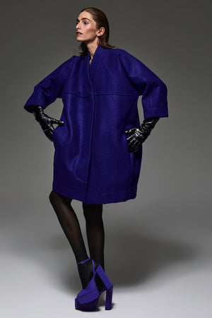 Cocoon coat in electric blue felt with mid-high collar and secret pockets