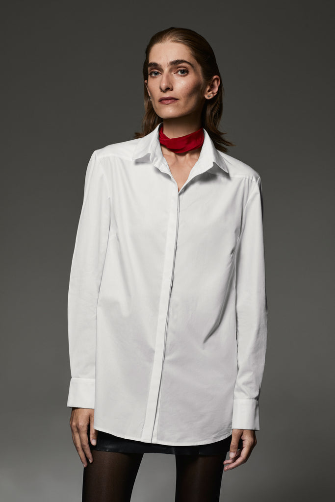 Dandy-inspired classic shirt in off-white cotton twill